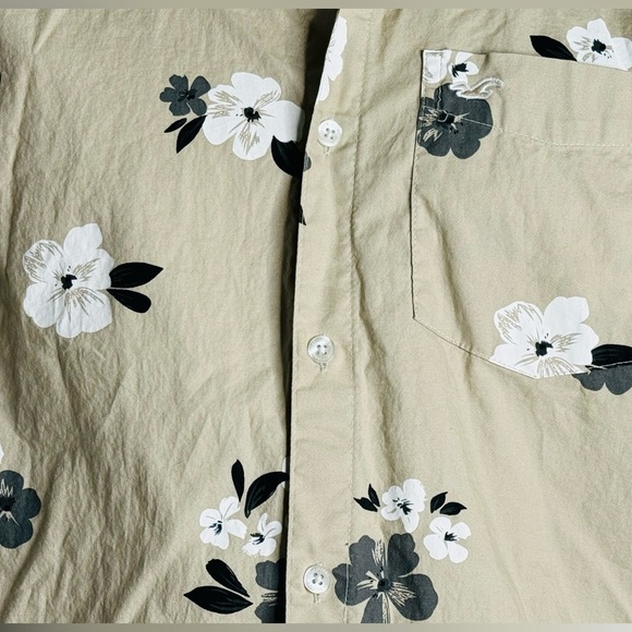 Hollister Floral Print Button Up Shirt - Picture 6 of 6